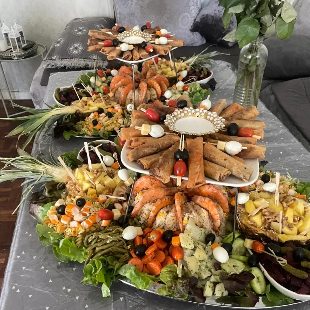 Grand buffet salé préparé par Nadia Cuisine Traditionnelle